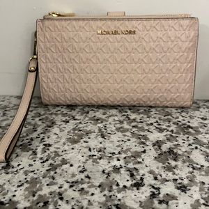 MICHEAL KORS WRIST WALLET